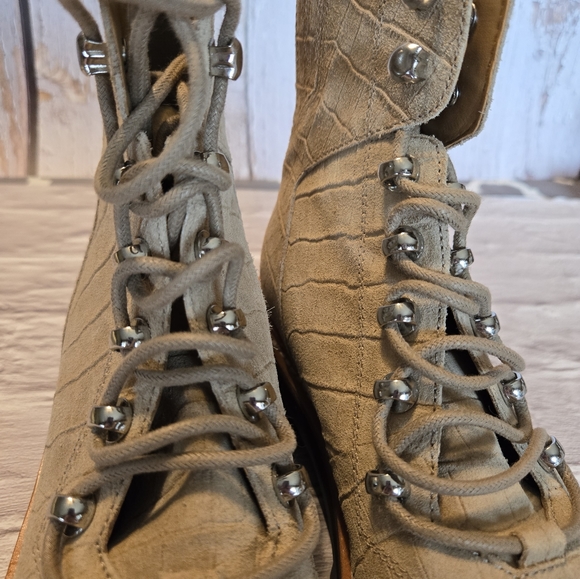 Marc Fisher Women Lizzie 2 Croc Print Lace-up Platform Cream Combat Boots Sz 8M - Picture 6 of 6